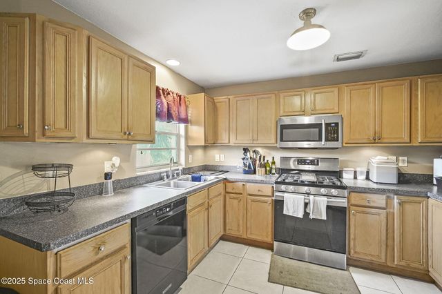 945 Burn Drive NE, Palm Bay, FL 32905