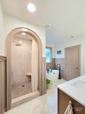 2125 Moon Shadow Dr, Caldwell, ID 83607