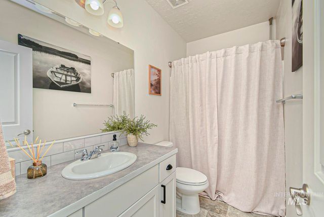 2125 Moon Shadow Dr, Caldwell, ID 83607