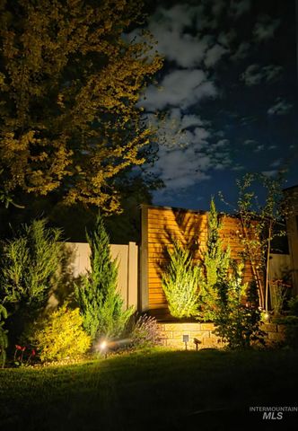 2125 Moon Shadow Dr, Caldwell, ID 83607