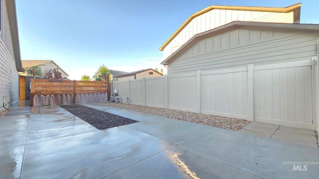 2125 Moon Shadow Dr, Caldwell, ID 83607
