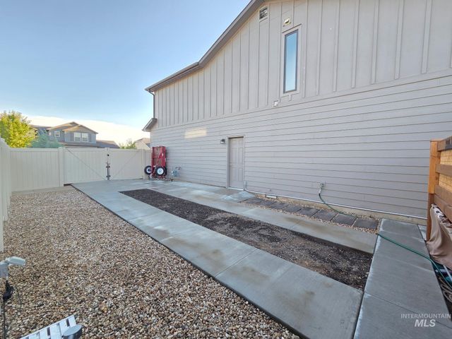2125 Moon Shadow Dr, Caldwell, ID 83607