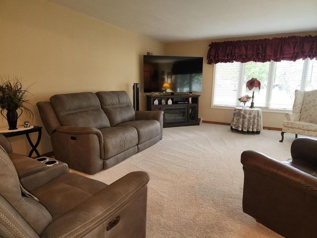 622 S 4th STREET, Silver Lake, WI 53170