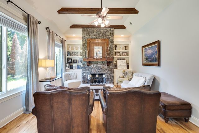 1178 IRWINS GATE DR, Collierville, TN 38017