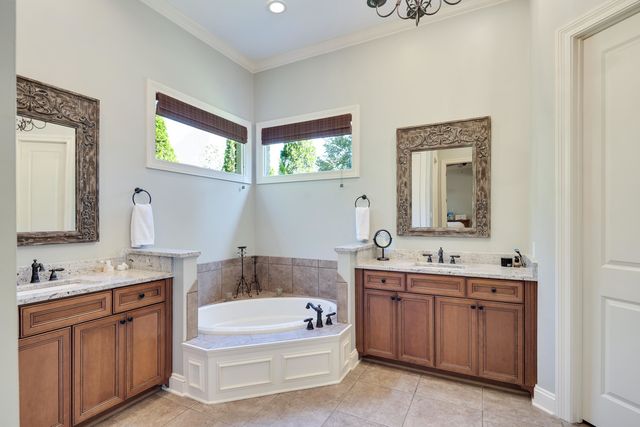 1178 IRWINS GATE DR, Collierville, TN 38017
