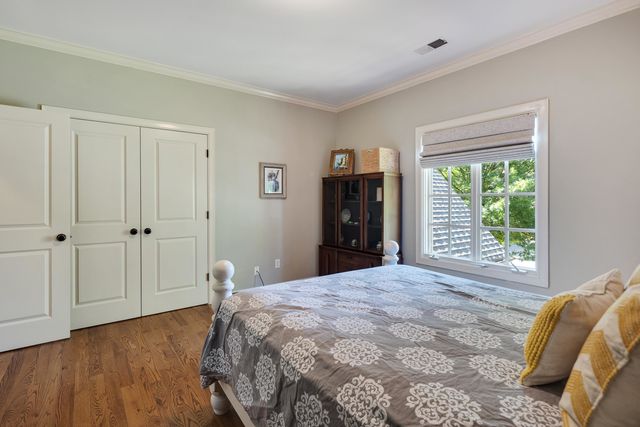 1178 IRWINS GATE DR, Collierville, TN 38017