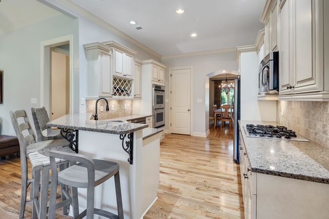 1178 IRWINS GATE DR, Collierville, TN 38017
