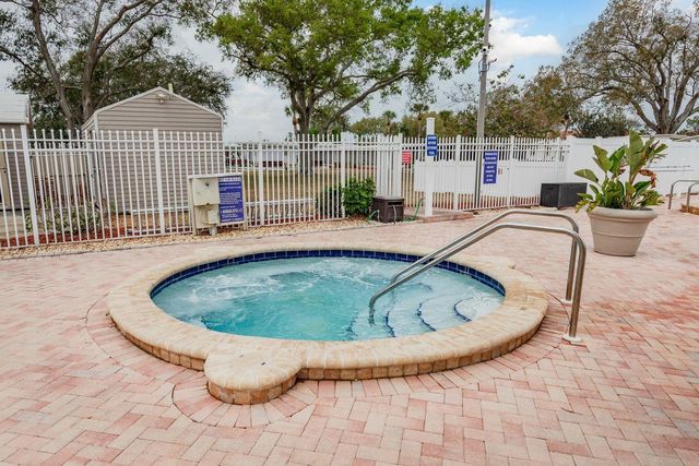 108 DOLPHIN DRIVE E, Oldsmar, FL 34677