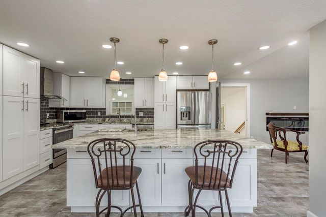 108 DOLPHIN DRIVE E, Oldsmar, FL 34677