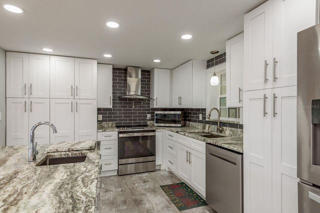 108 DOLPHIN DRIVE E, Oldsmar, FL 34677