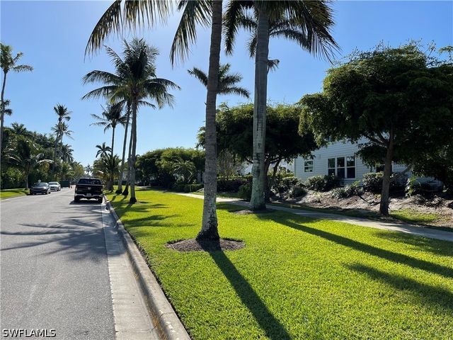 254 6TH AVE S 8, Naples, FL 34102