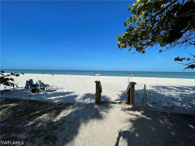 254 6TH AVE S 8, Naples, FL 34102