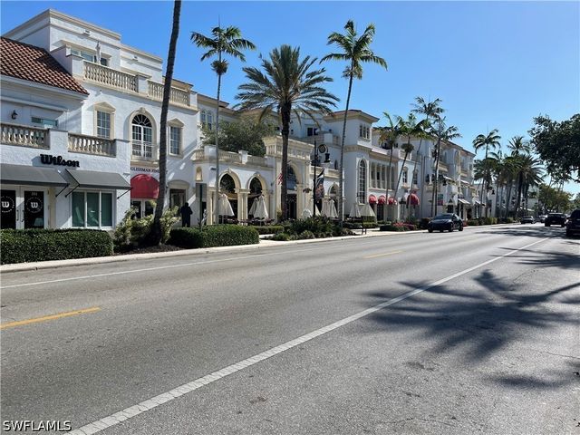 254 6TH AVE S 8, Naples, FL 34102