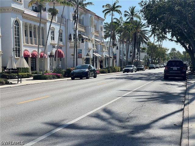 254 6TH AVE S 8, Naples, FL 34102