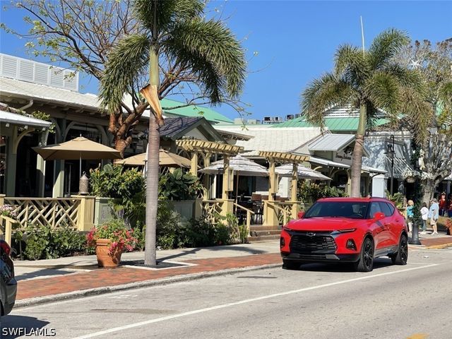 254 6TH AVE S 8, Naples, FL 34102