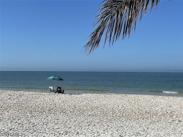 254 6TH AVE S 8, Naples, FL 34102