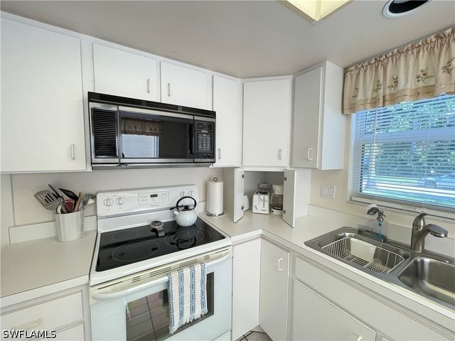 254 6TH AVE S 8, Naples, FL 34102