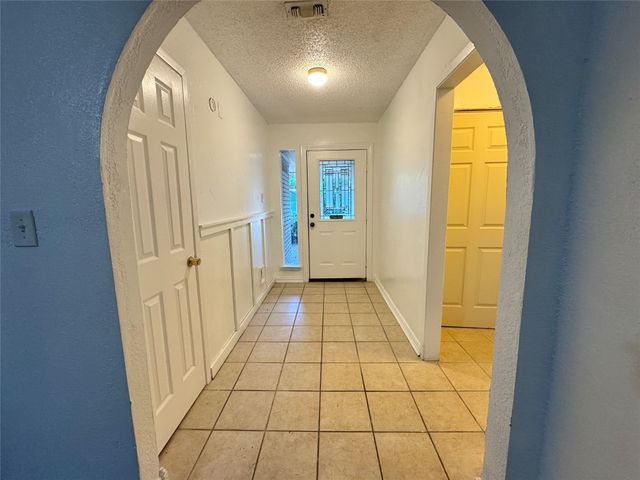 515 Lynnewood Avenue, Burleson, TX 76028