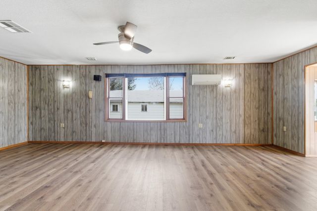 406 W Wishart Street, Monett, MO 65708