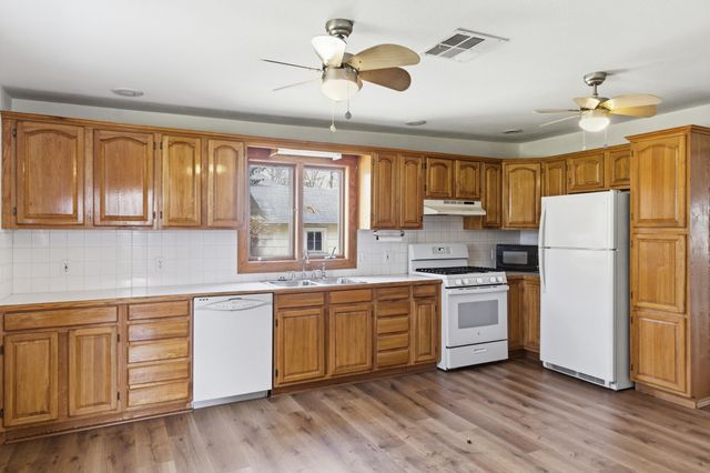 406 W Wishart Street, Monett, MO 65708