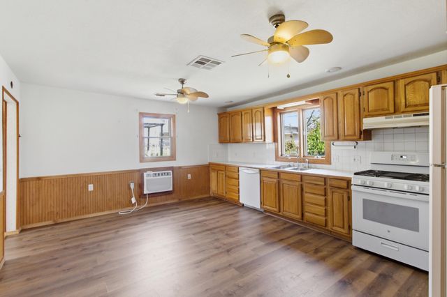 406 W Wishart Street, Monett, MO 65708