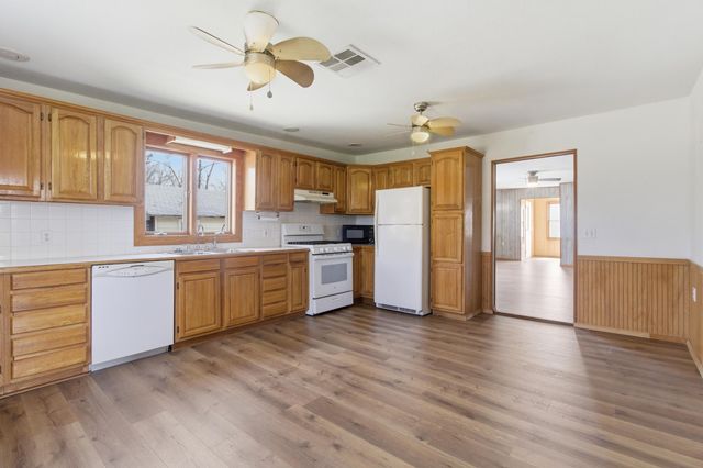 406 W Wishart Street, Monett, MO 65708