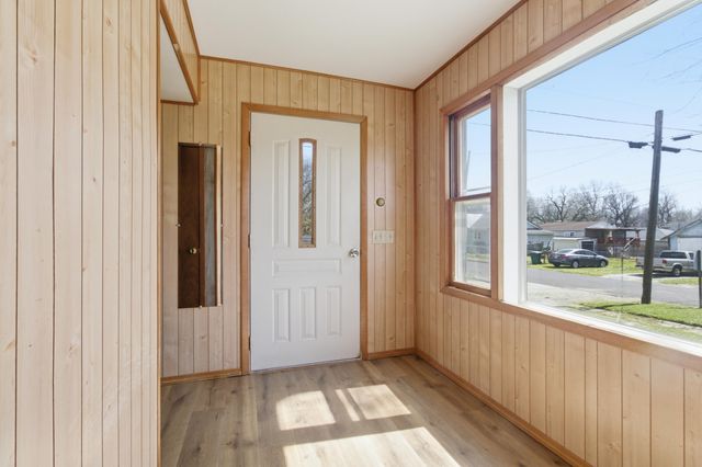 406 W Wishart Street, Monett, MO 65708