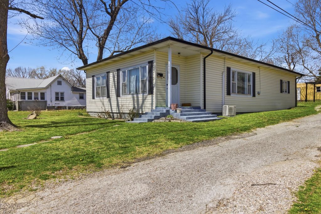 406 W Wishart Street, Monett, MO 65708