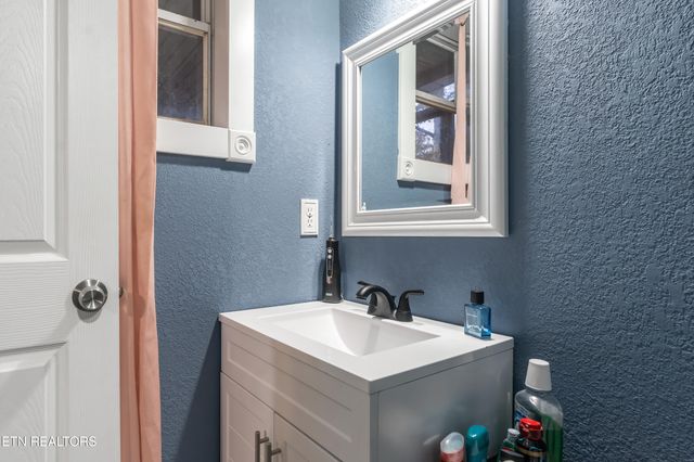 257 N Dark Hollow Rd, Andersonville, TN 37705