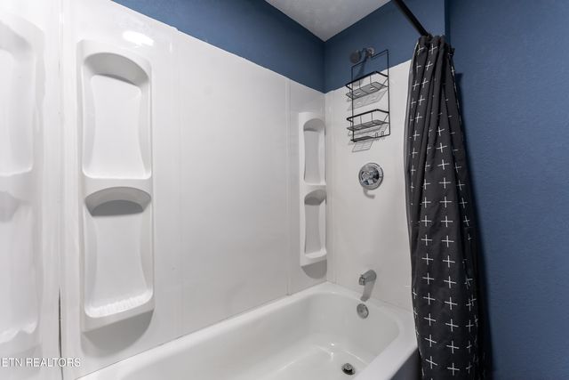 257 N Dark Hollow Rd, Andersonville, TN 37705