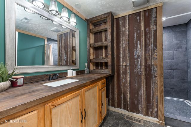 257 N Dark Hollow Rd, Andersonville, TN 37705