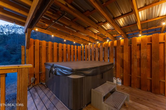 257 N Dark Hollow Rd, Andersonville, TN 37705