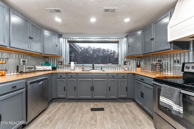 257 N Dark Hollow Rd, Andersonville, TN 37705