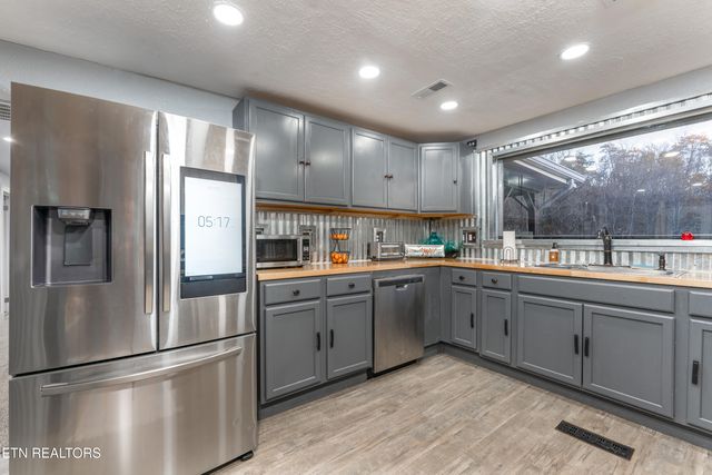 257 N Dark Hollow Rd, Andersonville, TN 37705