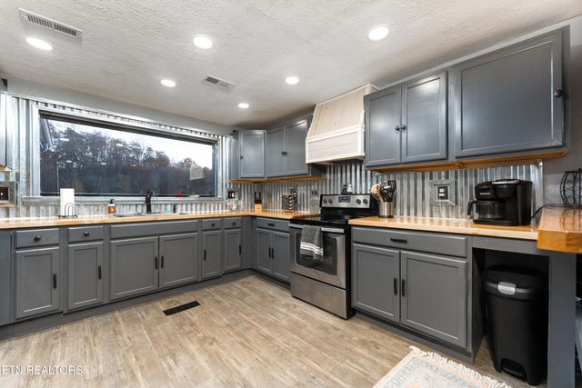 257 N Dark Hollow Rd, Andersonville, TN 37705