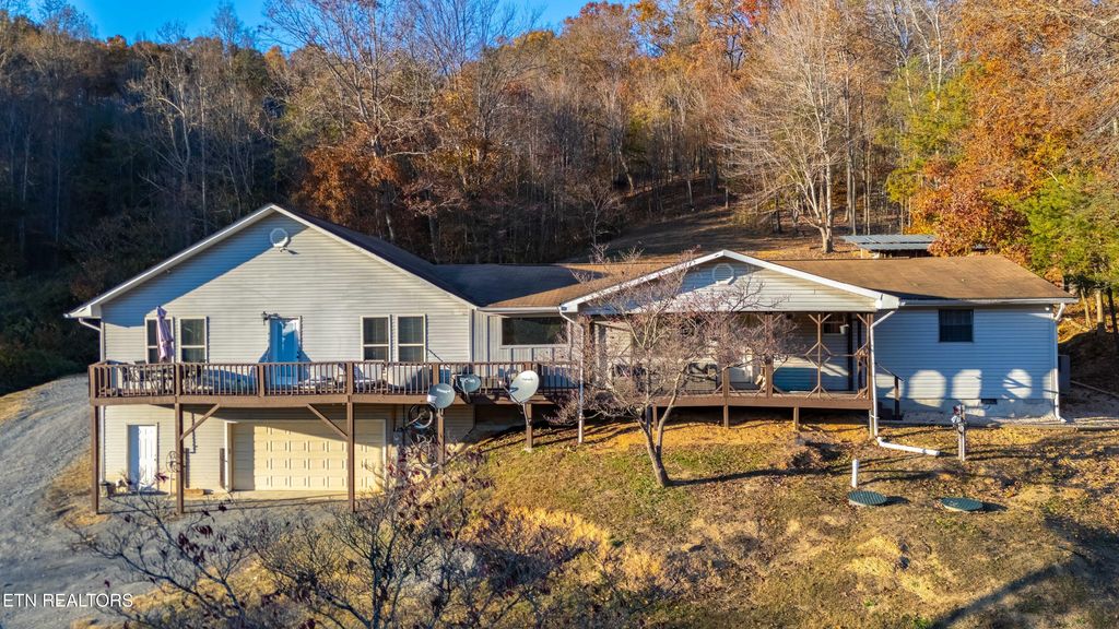 257 N Dark Hollow Rd, Andersonville, TN 37705