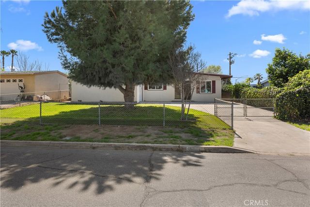 26919 Messina, Highland, CA 92346