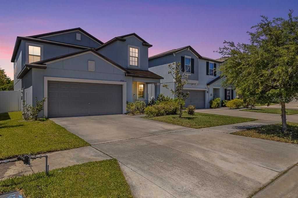 Image 2 of property listing at 3703 GLOBE THISTLE DRIVE, Tampa, FL 33619