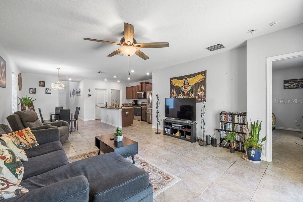 Image 15 of property listing at 3703 GLOBE THISTLE DRIVE, Tampa, FL 33619