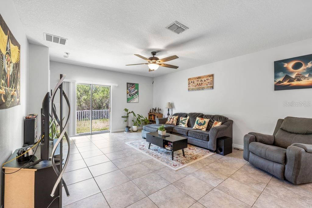 Image 16 of property listing at 3703 GLOBE THISTLE DRIVE, Tampa, FL 33619