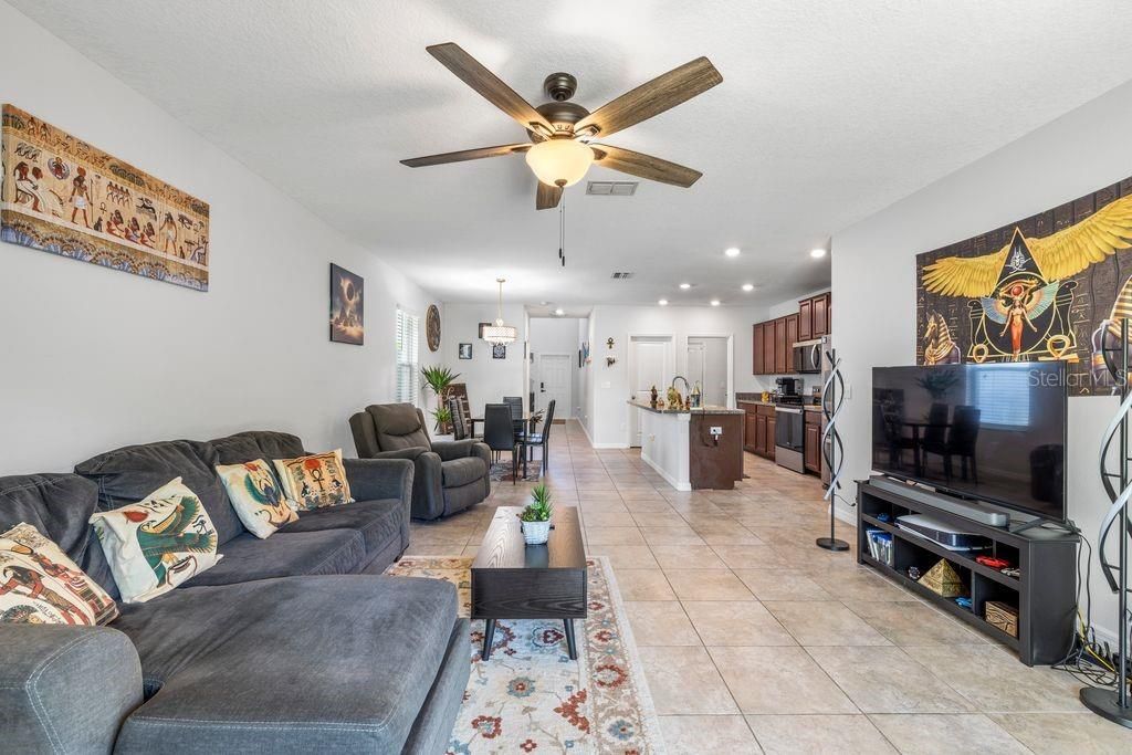 Image 17 of property listing at 3703 GLOBE THISTLE DRIVE, Tampa, FL 33619