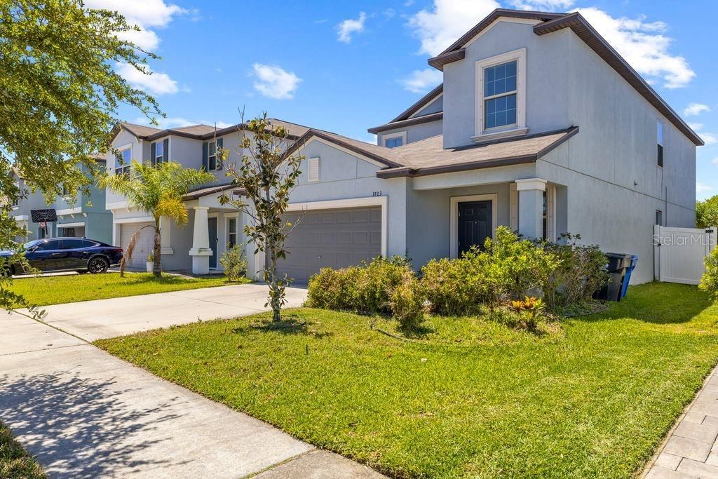 Image 3 of property listing at 3703 GLOBE THISTLE DRIVE, Tampa, FL 33619