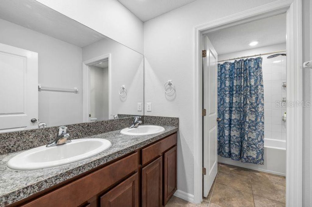 Image 25 of property listing at 3703 GLOBE THISTLE DRIVE, Tampa, FL 33619