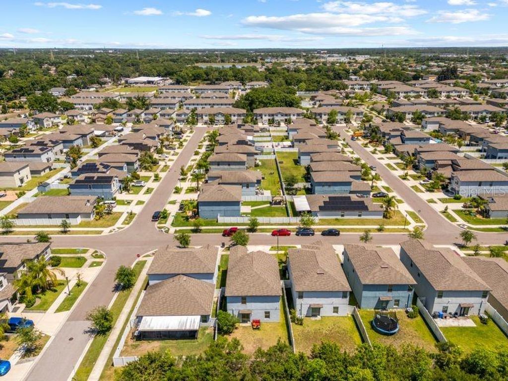 Image 38 of property listing at 3703 GLOBE THISTLE DRIVE, Tampa, FL 33619