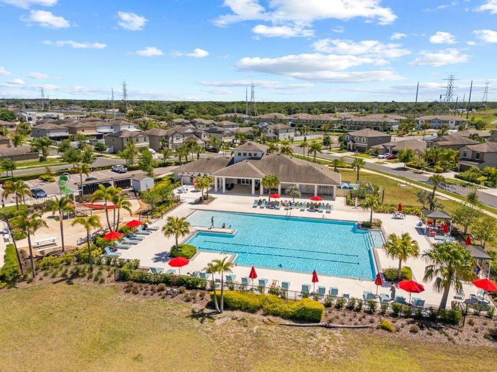 Image 5 of property listing at 3703 GLOBE THISTLE DRIVE, Tampa, FL 33619
