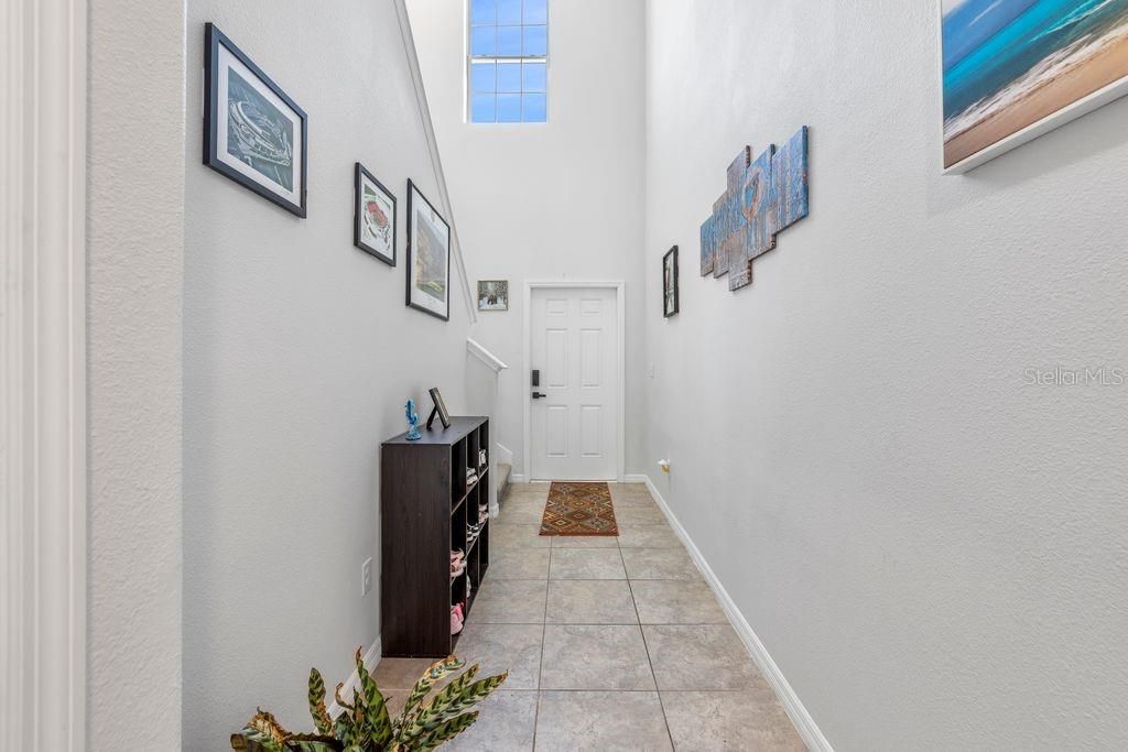 Image 6 of property listing at 3703 GLOBE THISTLE DRIVE, Tampa, FL 33619