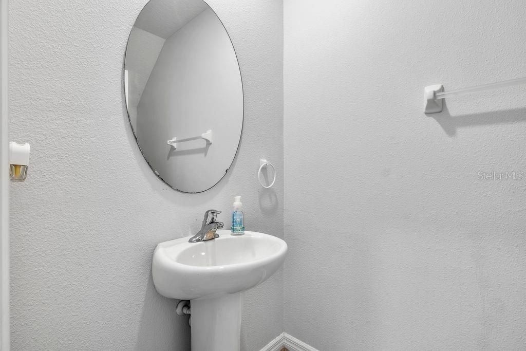 Image 9 of property listing at 3703 GLOBE THISTLE DRIVE, Tampa, FL 33619