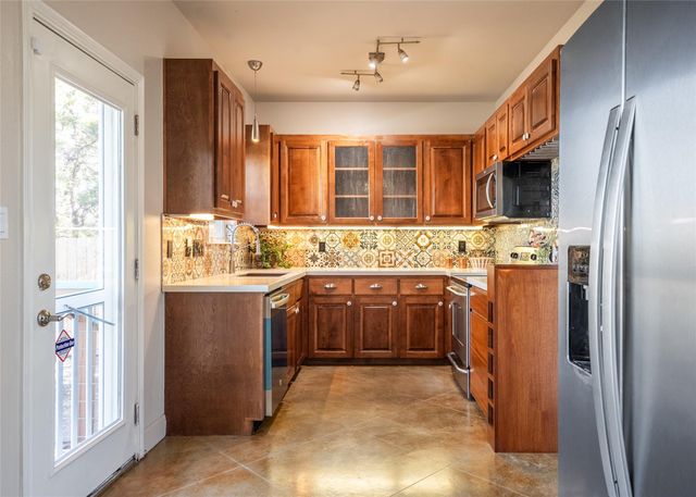 190 Shady Bluff DR, Wimberley, TX 78676