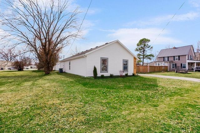 725 Pacific Avenue, Osawatomie, KS 66064