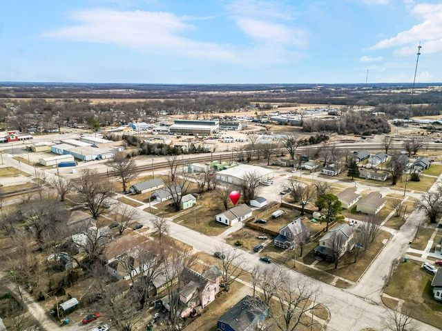 725 Pacific Avenue, Osawatomie, KS 66064